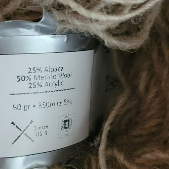 Alpaca blend 2 piece set beannie and scarf,  pompom hand made crochet - Picture 7 of 8